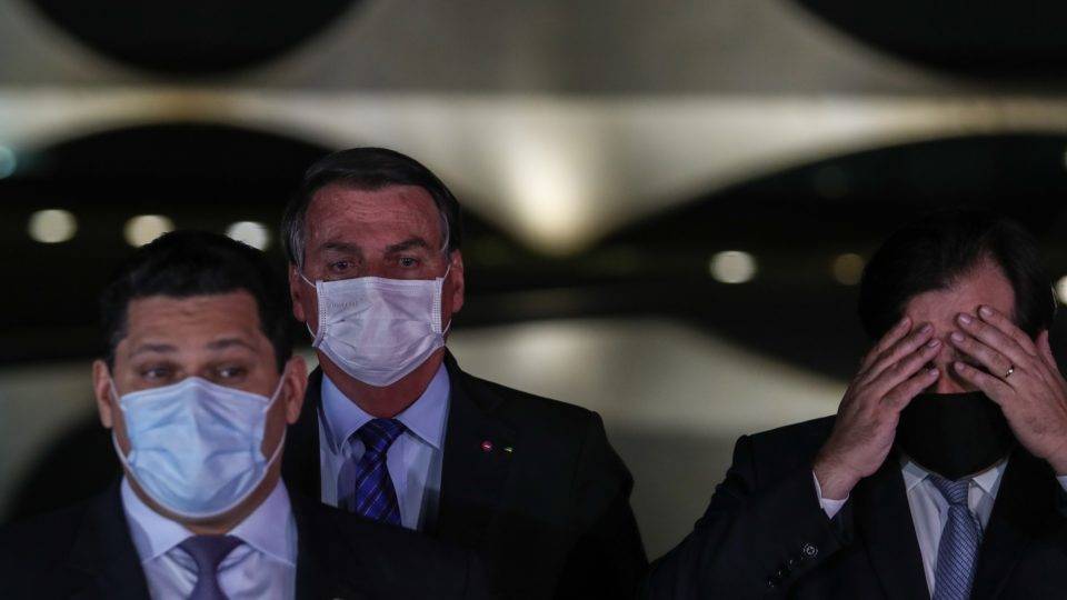 Bolsonaro barra movimento “fura-teto” para evitar riscos à economia e a seu mandato Com pronunciamento conjunto em defesa do teto de gastos, Bolsonaro breca movimento "fura-teto" no governo.