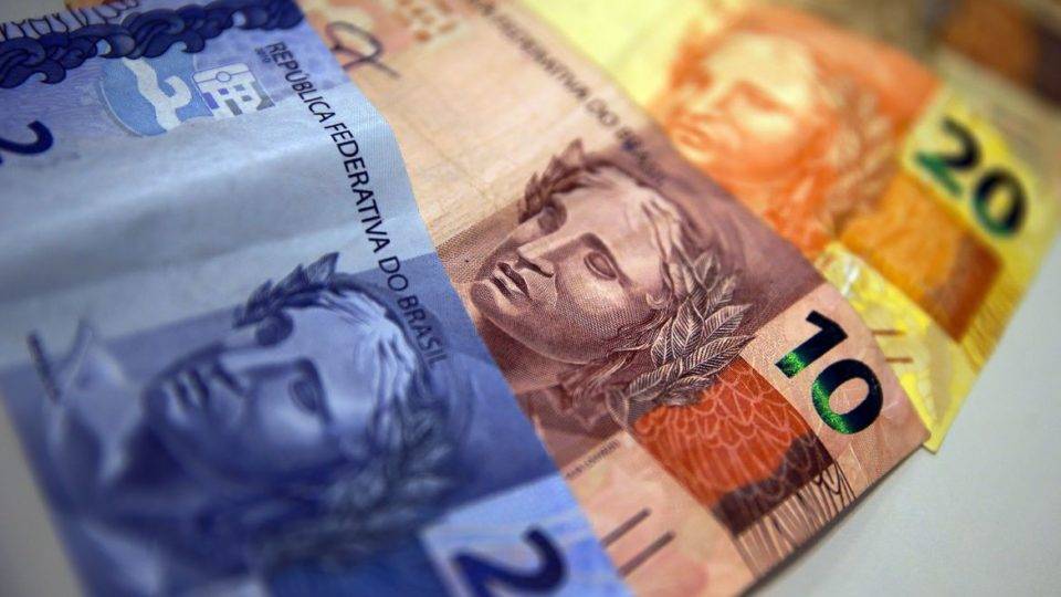 Candidatos com mais de R$ 300 mil em patrimônio receberam auxílio emergencial.