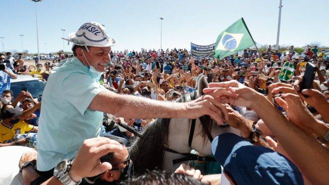 Bolsonaro adota tom social