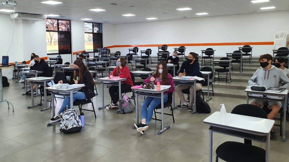 Foz do Iguaçu retomou aulas presenciais para parte dos alunos