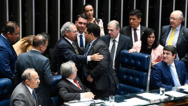 "Super PEC" de Paulo Guedes será apresentada na forma de substitutivo à PEC do Pacto Federativo, que já tramita no Senado.