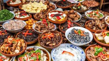 Hora de parar de comer com os olhos! A China pede: vamos dar um basta no desperdício, vamos limpar os pratos! A mesa farta e abundante de alimentos na China é considerada um símbolo de alimentação ostentosa e hospitalidade. O novo normal pede mudança!
