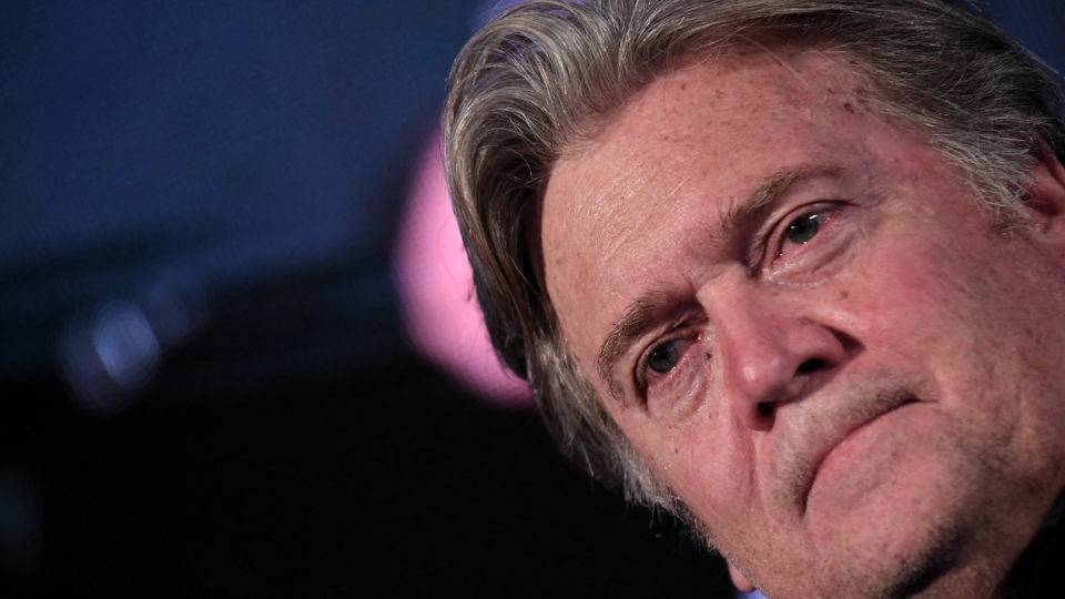 Steve Bannon é detido por fraude nos EUA steve bannon preso
