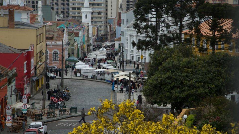 Feira do Largo da Ordem foi retomada com estrutura menor
