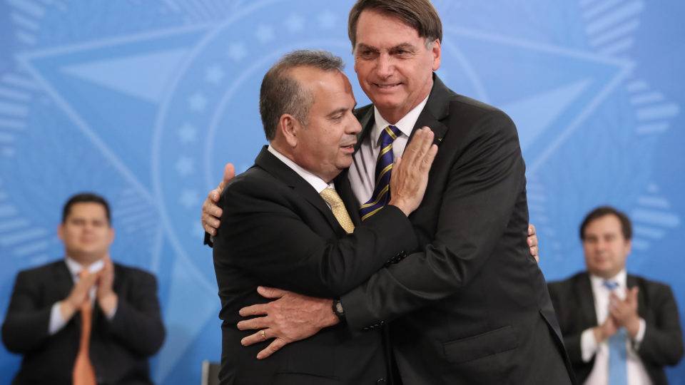 Casa Verde e Amarela: o que muda com novo programa habitacional do governo Bolsonaro Rogério Marinho e Jair Bolsonaro: governo reformulou Minha Casa, Minha Vida, que agora se chama Casa Verde Amarela