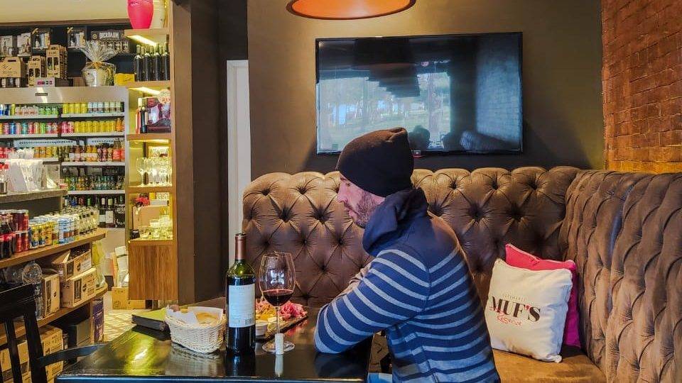 Conheça o curitibano que quer “gabaritar” a lista dos vencedores dos 10 anos do Prêmio Bom Gourmet Alex Padanelo no Empório Mufs.