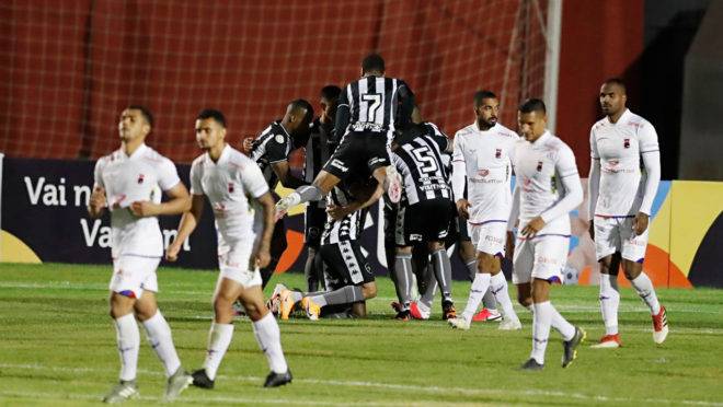 Botafogo segurou empate contra o Paraná e avançou na Copa do Brasil