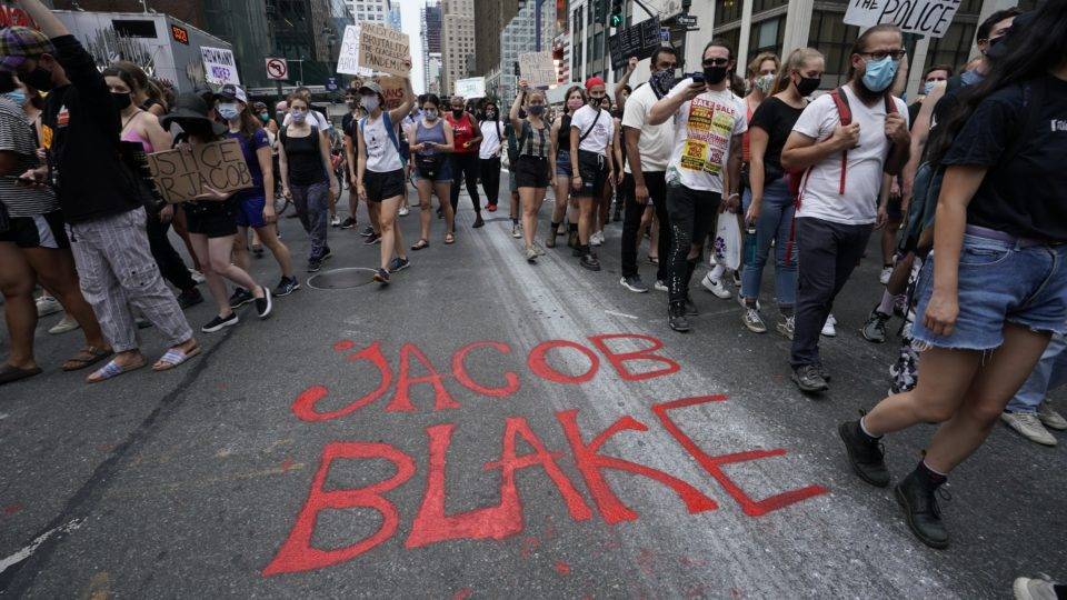 Jacob Blake tinha uma faca no carro quando foi baleado pela polícia jacob blake