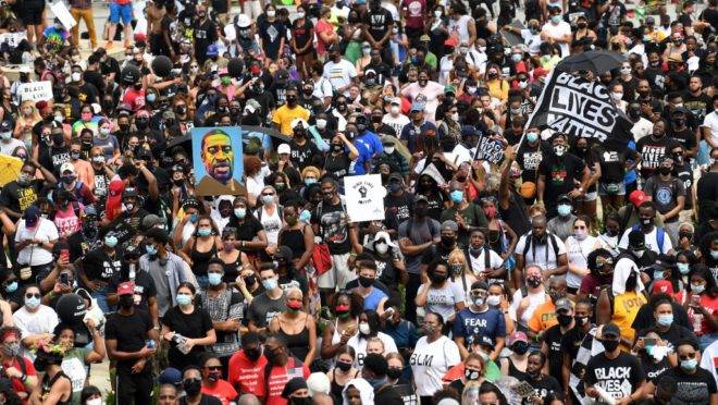 Pessoas se reúnem em Washington para marcha contra o racismo, em 28 de agosto de 2020.