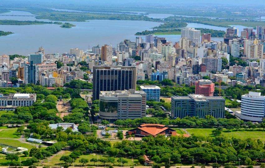 Eleições 2020: com 13 candidatos, Porto Alegre tem disputa de “figurinhas carimbadas” Vista aérea de Porto Alegre.