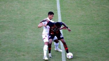 Lance durante a partida entre Vitória e Paraná, válida pela Série B do Campeonato Brasileiro 2020 no Estádio Barradão