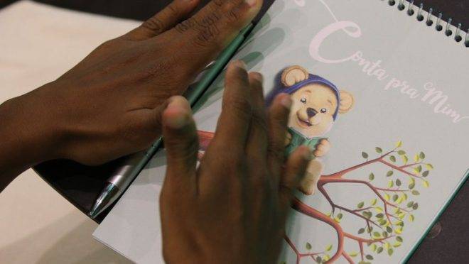 O programa “Conta pra Mim” tem um acervo de 40 livros em formato digital, além de cantigas e fábulas de Monteiro Lobato interpretadas pelo cantor e compositor Toquinho.