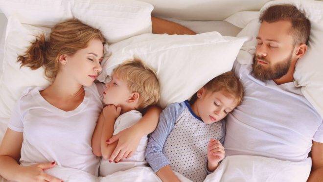 Só a partir dos 10 anos é que os filhos alcançam a “independência do sono” e acham, sozinhos, o caminho do próprio quarto