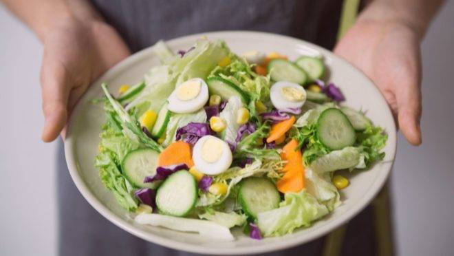 Impacto emocional, mudança na rotina e incertezas de futuro não colaboram com dietas que restringem o consumo calórico