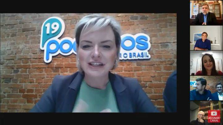 Caroline Arns em convenção partidária do Podemos