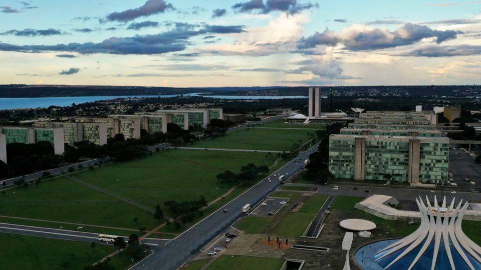 Tímida e com exceções: por que reforma administrativa veio mais branda que o previsto Servidores chamam reforma de "caixa preta"
