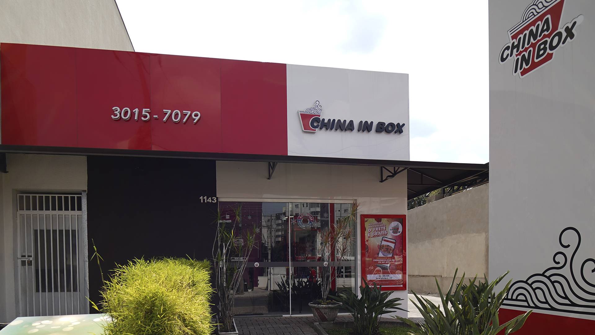 China in Box Curitiba realizou a modernização e padronização das fachadas de todas as lojas, contribuindo para a estética da cidade.