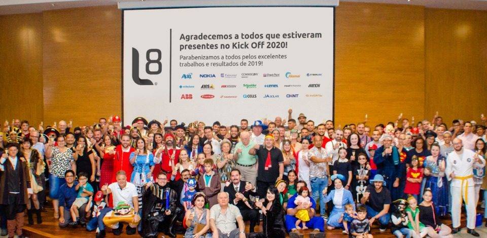 L8 Group aposta na inovação e industrialização Time da L8 Group durante a festa de início das atividades de 2020