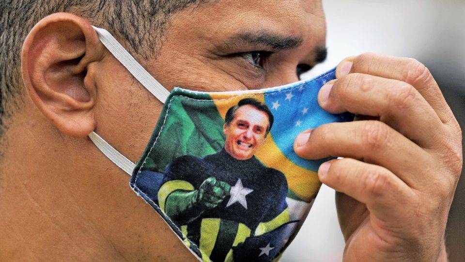 Quase o triplo dos entrevistados se declararam de direita na comparação com os que se identificam com a esquerda, segundo a pesquisa CNT/MDA.