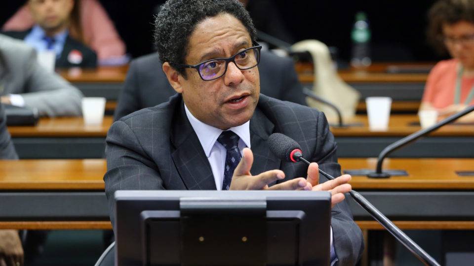 Deputado do PCdoB quer cassar alvará de empresas com episódios racistas O deputado federal, Orlando Silva, vai concorrer à prefeitura de São Paulo nas eleições 2020 pelo PCdoB.