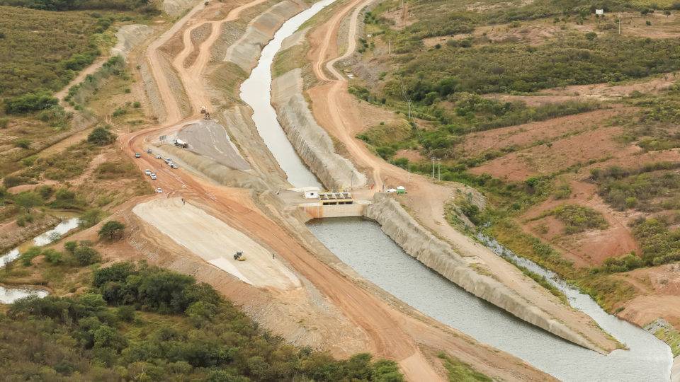 Quais são as principais obras inacabadas que Bolsonaro quer tocar em 2021 Trecho do canal do Rio São Francisco, no estado do Ceará.
Foto: Isac Nóbrega/PR