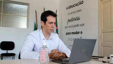 Abandono de aulas online preocupa secretaria da Educação no Paraná