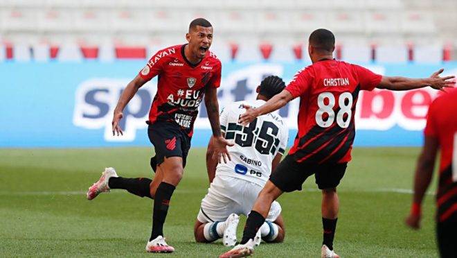 Gol do Athletico contra o Coritiba