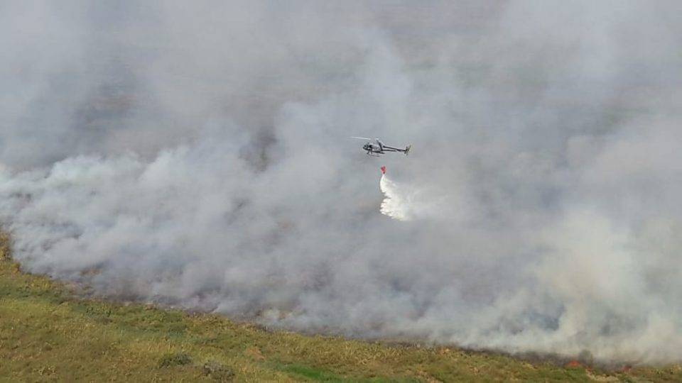 Fumaça de queimadas no Pantanal se desloca para 5 países Bombeiros combatem incêndio no Mato Grosso do Sul