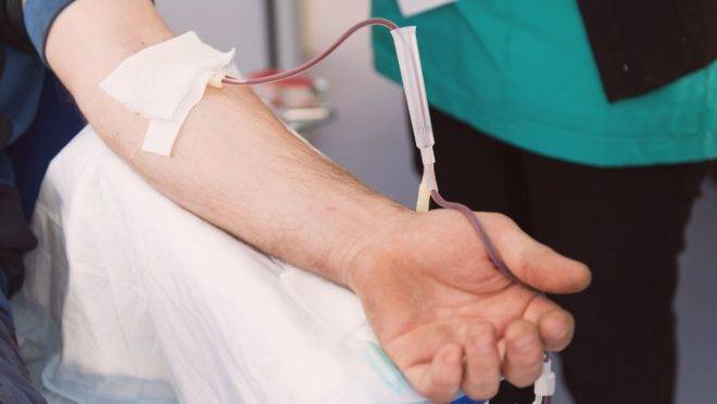 Há 850 pacientes na fila de espera para transplante com doação de não aparentados - doador sem parentesco com receptor