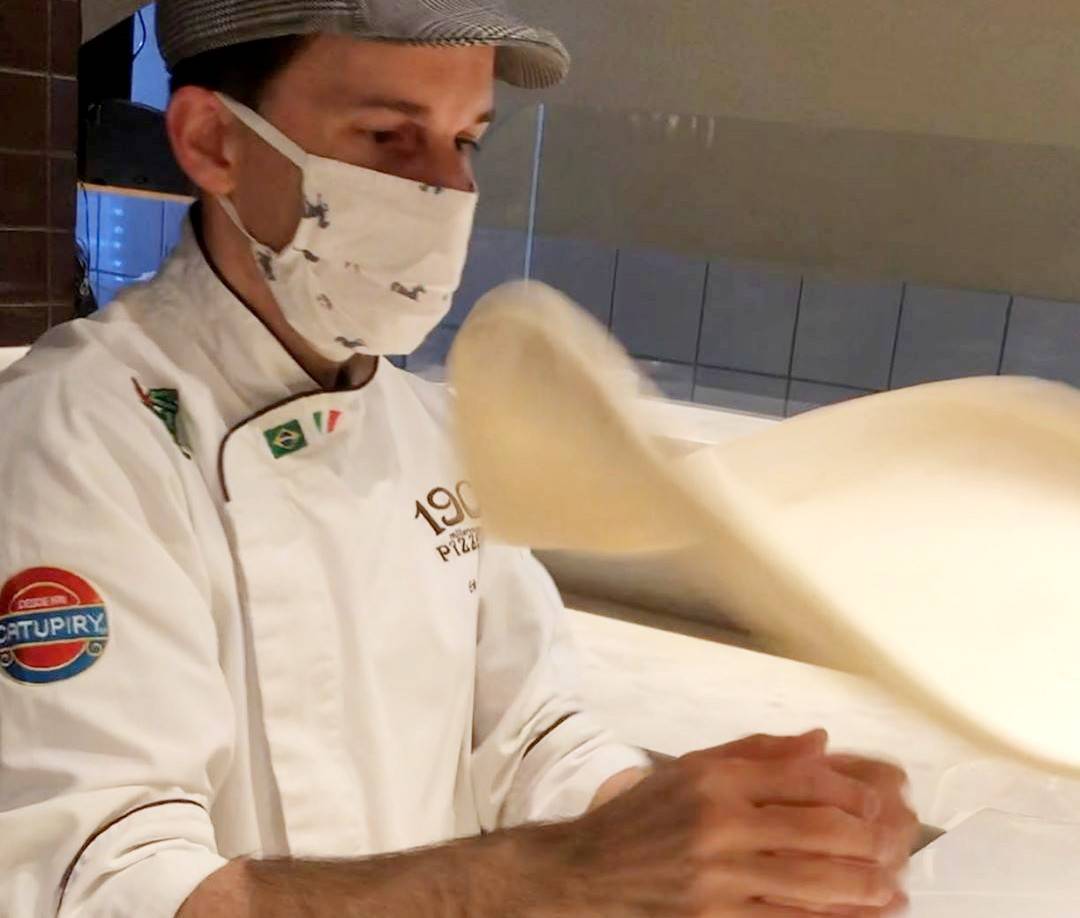 Erik Momo divide sua experiência nas mentorias do Hack pela Gastronomia. Foto: Reprodução/Instagram Erik Momo divide sua experiência nas mentorias do Hack pela Gastronomia. Foto: Reprodução/Instagram
