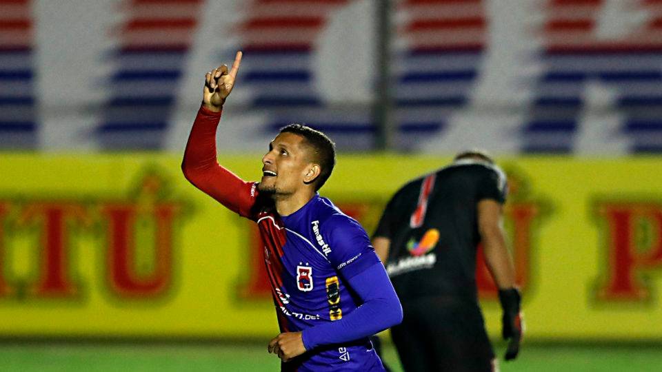 Após bronca do técnico, Meritão marca o primeiro gol pelo Paraná Meritão marcou o primeiro gol pelo Paraná