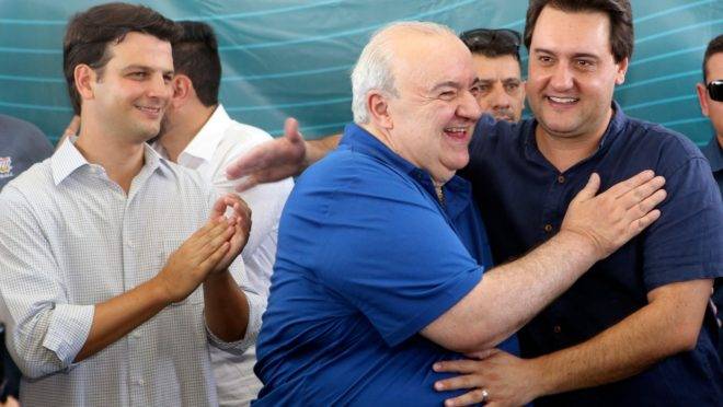 Aliança entre Greca e Ratinho selada com indicação de Pimentel a vice