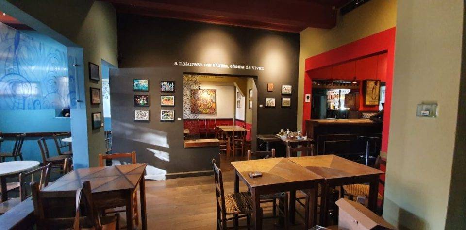 Tradicional bar em Curitiba fecha na pandemia e é colocado à venda.