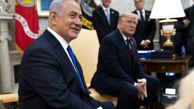 O presidente dos EUA, Donald Trump, ao lado do primeiro-ministro de Israel, srael Benjamin Netanyahu, na Casa Branca, em 15 de setembro de 2020.