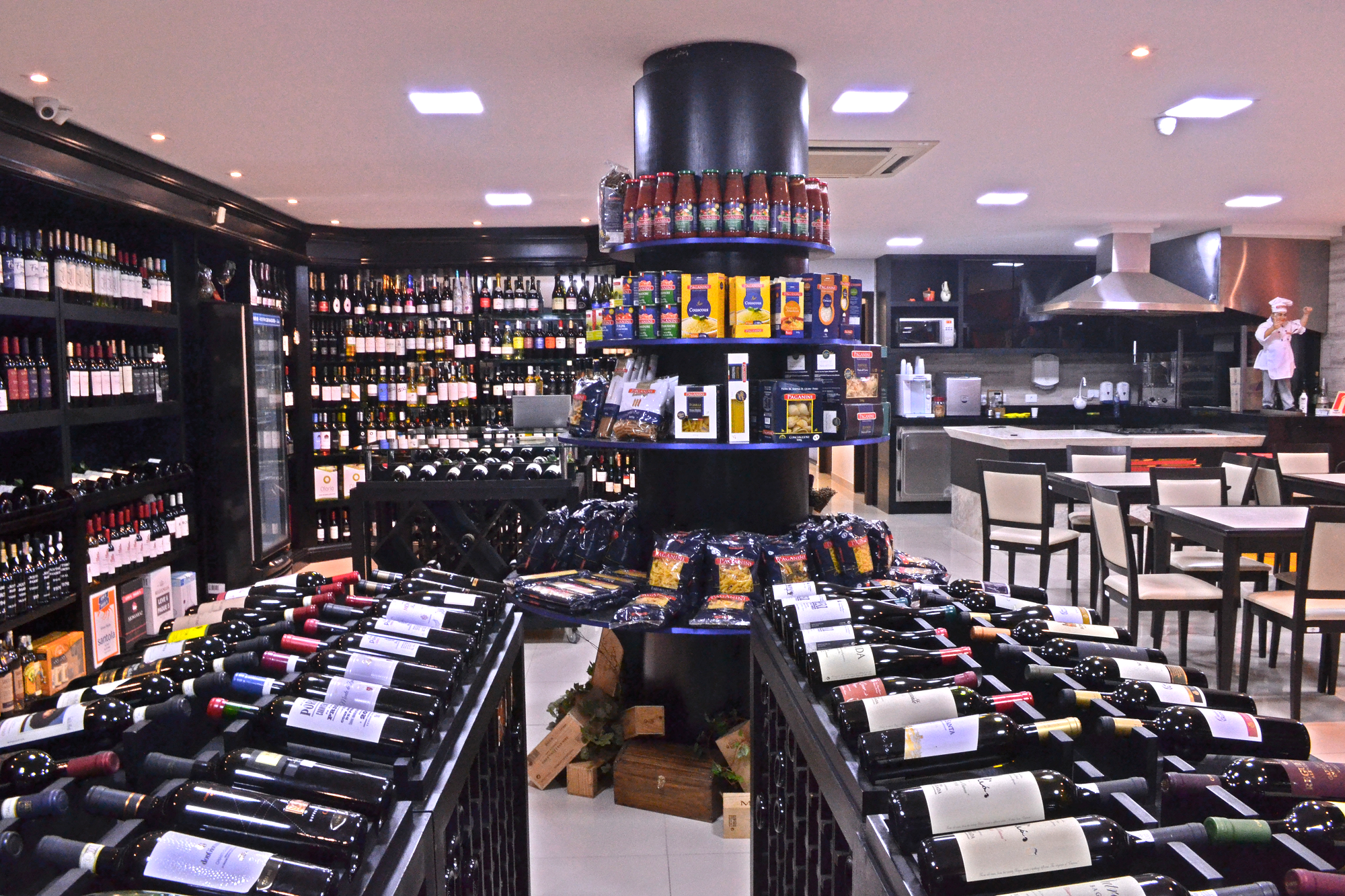 Desde 1998 no mercado, a Porto a Porto trabalha com fornecedores de mais de 110 países