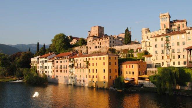 Bassano del Grappa, no Vêneto, de onde vieram muitas famílias italianas para o Paraná. Foto: Fábio Domingos/Reprodução