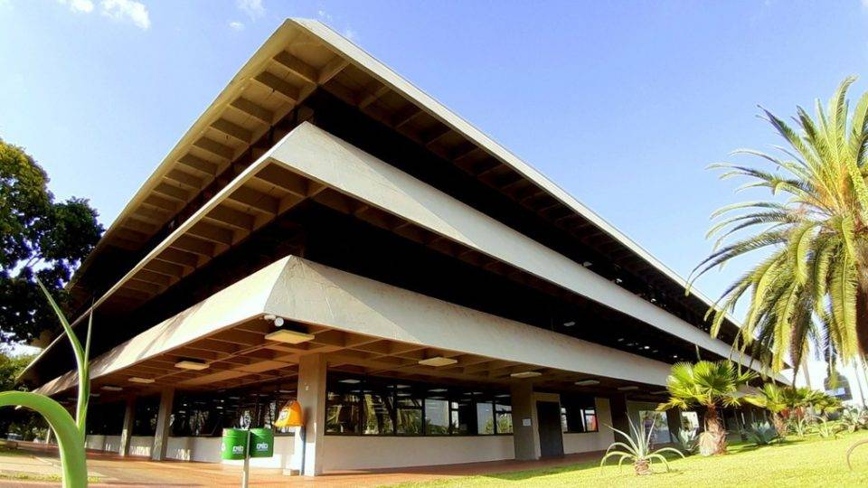 Saiba quem são os candidatos à prefeitura de Londrina Fachada da prefeitura de Londrina.
