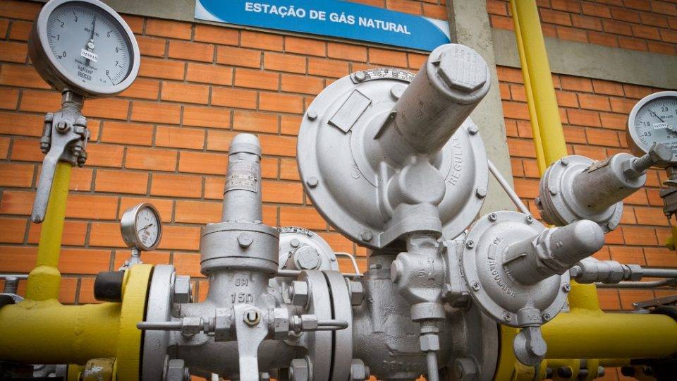 A importância dos novos marcos regulatórios Estação de gás natural: novo marco regulatório barateará energia, segundo a equipe econômica.