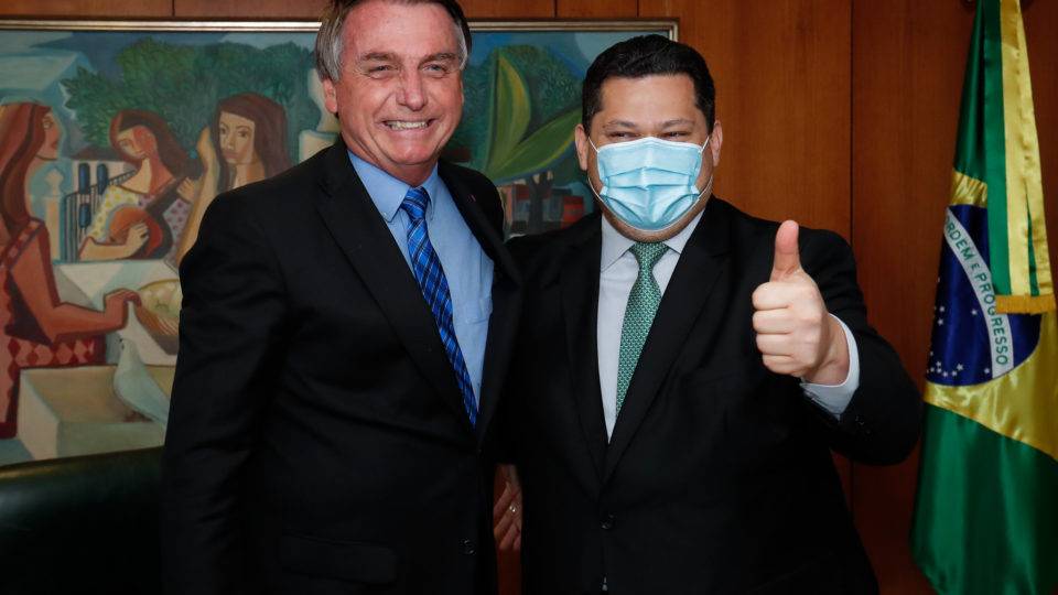 Jair Bolsonaro e Davi Alcolumbre: negociação de um acordo econômico ou interesses pessoais?