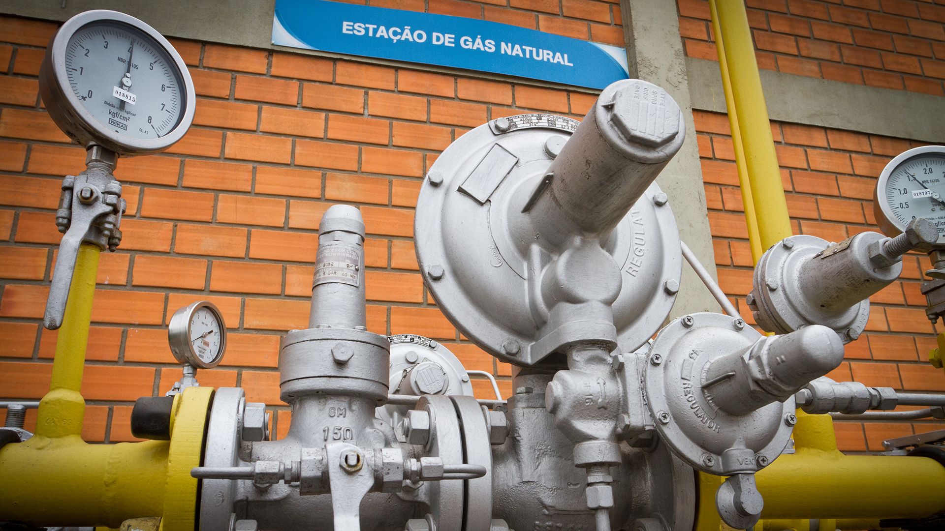 Gás natural é utilizado especialmente por setores que precisam gerar calor em seus processos produtivos, como o cerâmico, de papel e celulose e siderúrgico, entre outros