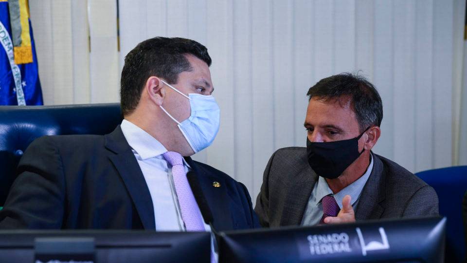 O presidente do Senado, Davi Alcolumbre (DEM-AP) e o senador Marcio Bittar (MDB)-AC), relator do Orçamento 2021 e da PEC Emergencial.