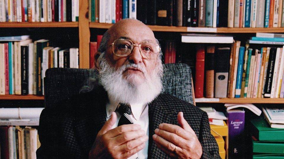 Liminar proíbe governo de “atentar contra a dignidade” de Paulo Freire Paulo Freire (1921-1997)