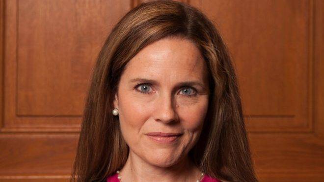 Amy Coney Barrett é considerada uma das favoritas para substituir Ruth Ginsburg na Suprema Corte dos EUA.