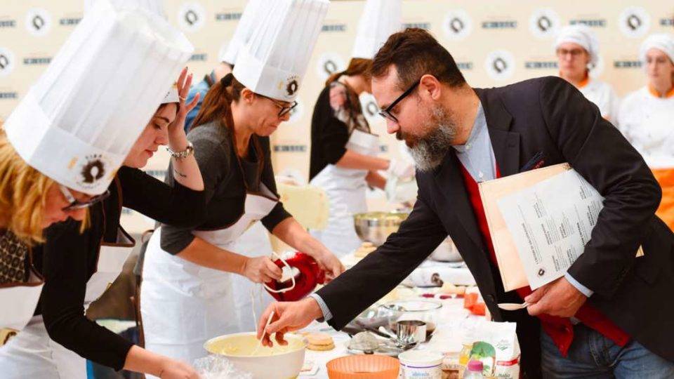 Copa do Mundo de Tiramisù: organizadores em busca de 100 candidatos a juízes concurso tiramisù