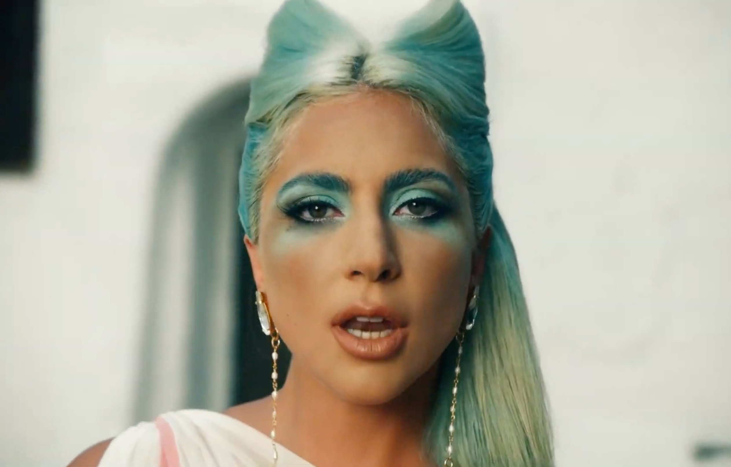 Lady Gaga lança clipe da música '911'