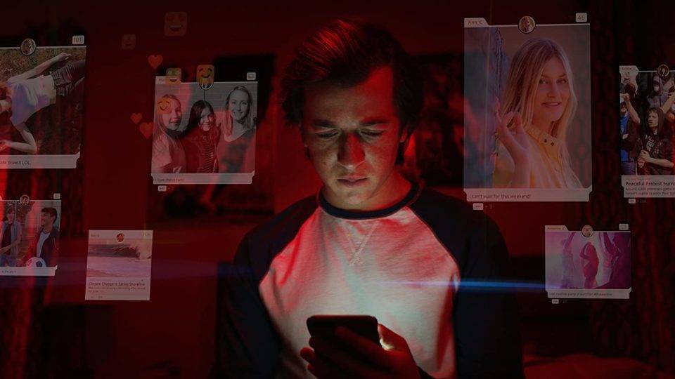 O “Dilema das Redes” serve para nos lembrar da humanidade perdida nas redes sociais Documentário mostra como os detalhes das redes sociais foram criados para prender nossa atenção durante o maior tempo possível.
