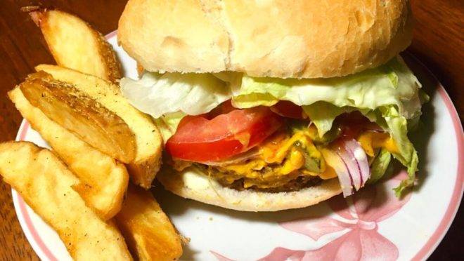 Yakissoba, sanduiches, pizzas e doces!