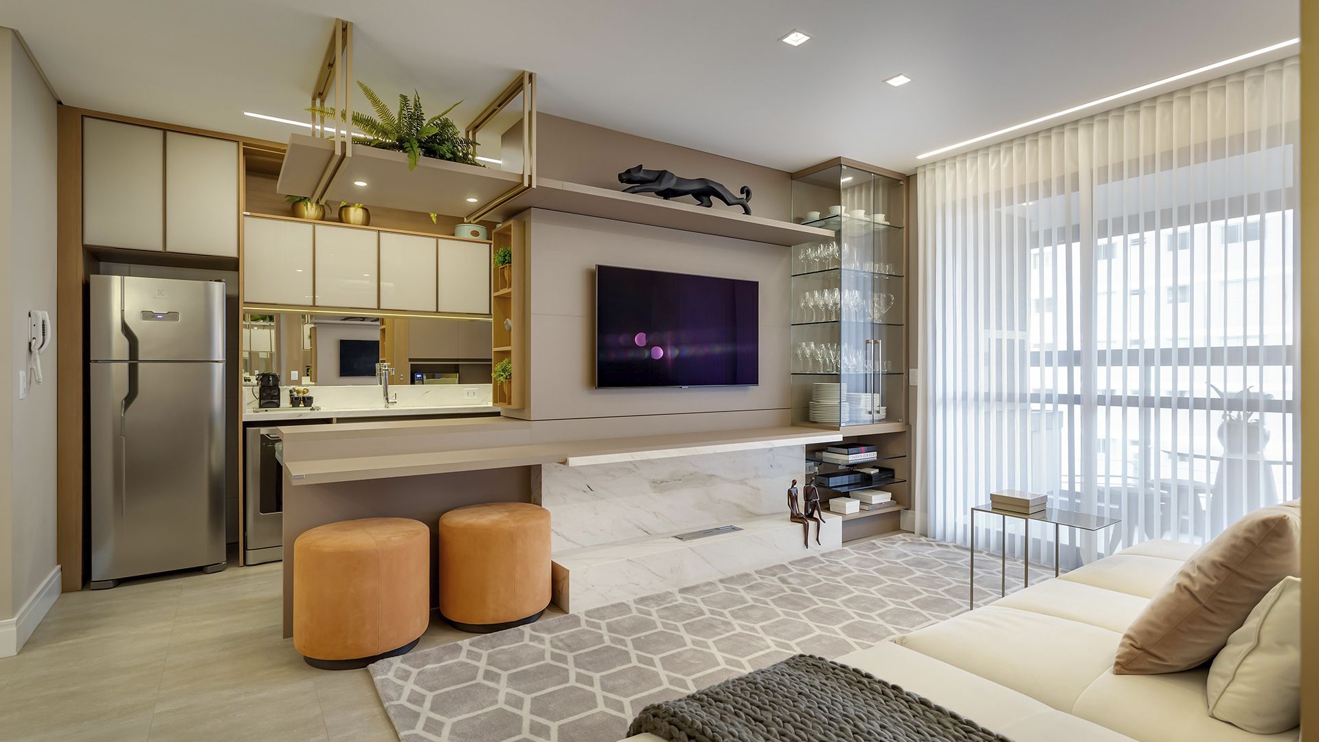 No projeto de Ana Cristina Ávila, o geométrico do tapete é o ponto de atração do ambiente.