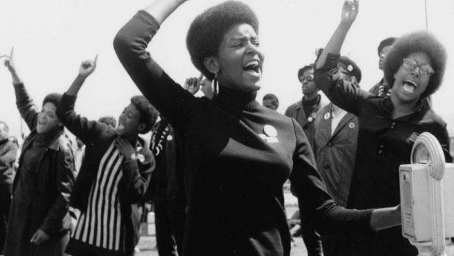 Imagem da prova traz os Panteras Negras, grupo socialista revolucionário dos EUA da década de 1960, como exemplo.