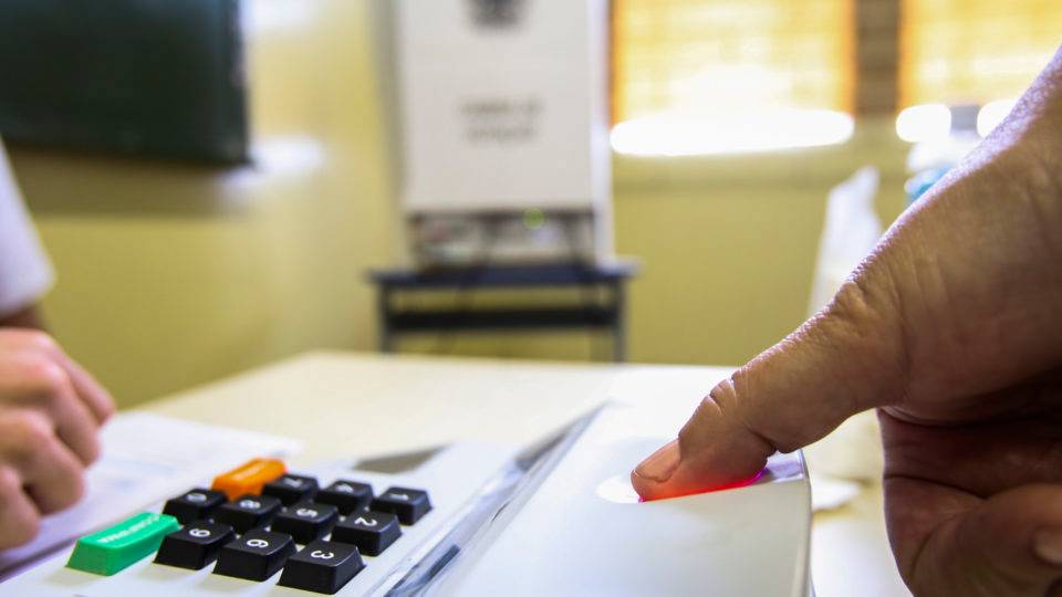 Insatisfeito com as eleições? Iniciativas mostram como estimular o voto consciente Organizações trabalham para estimular o voto consciente